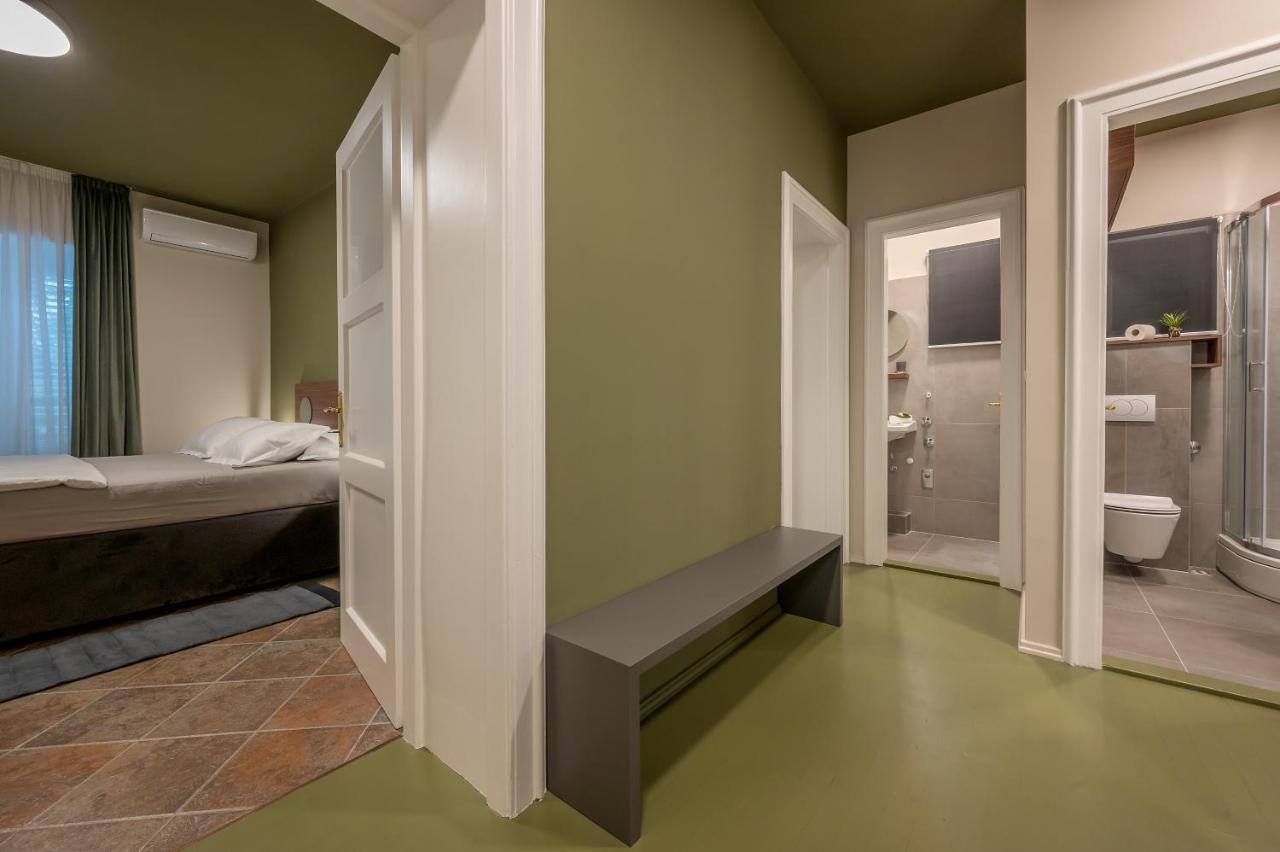 Green, Deluxe Two Bedroom Suite Split Exterior photo