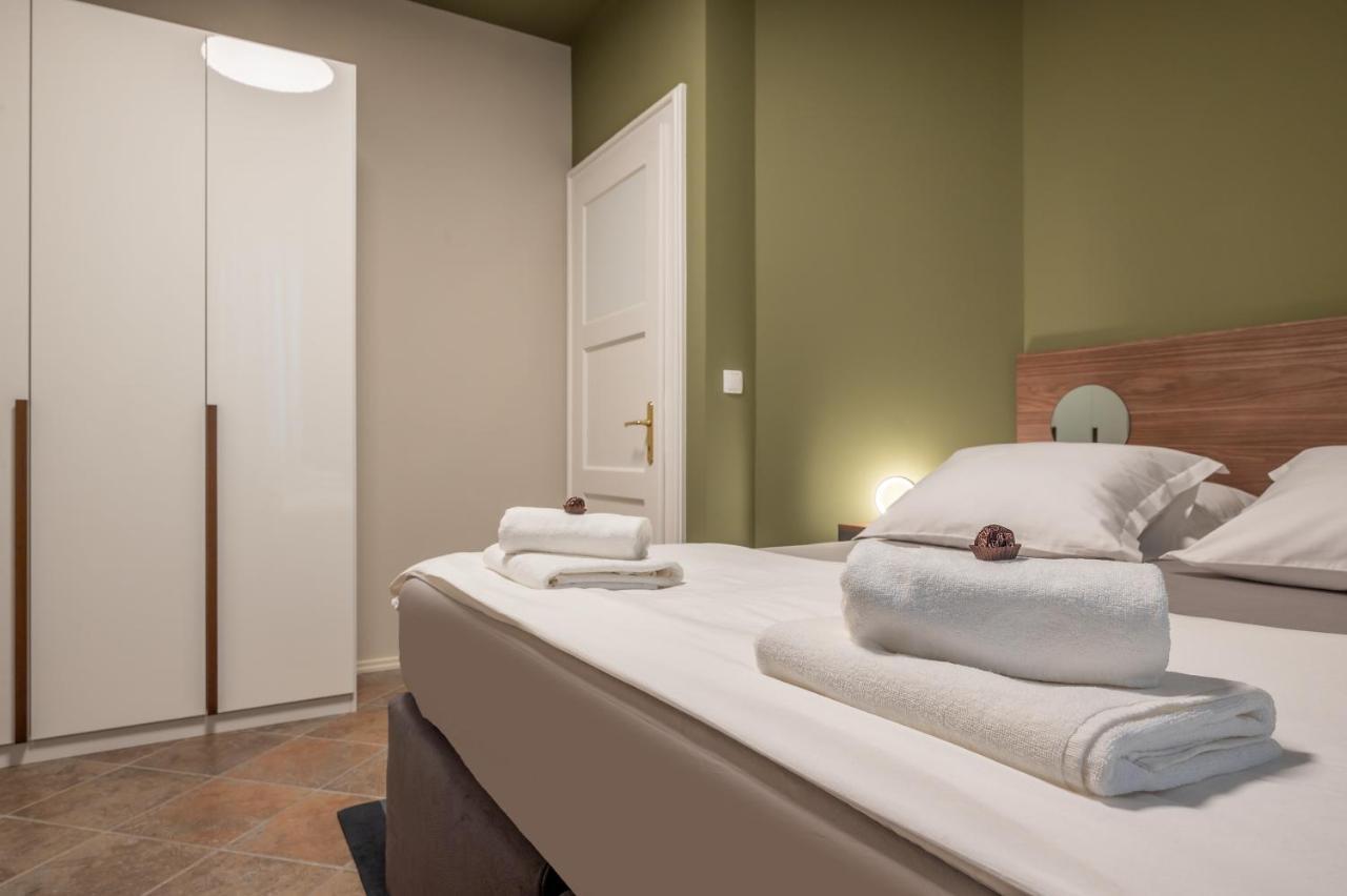 Green, Deluxe Two Bedroom Suite Split Exterior photo